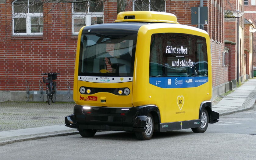 Autonome Fahrzeuge kleiner Bus